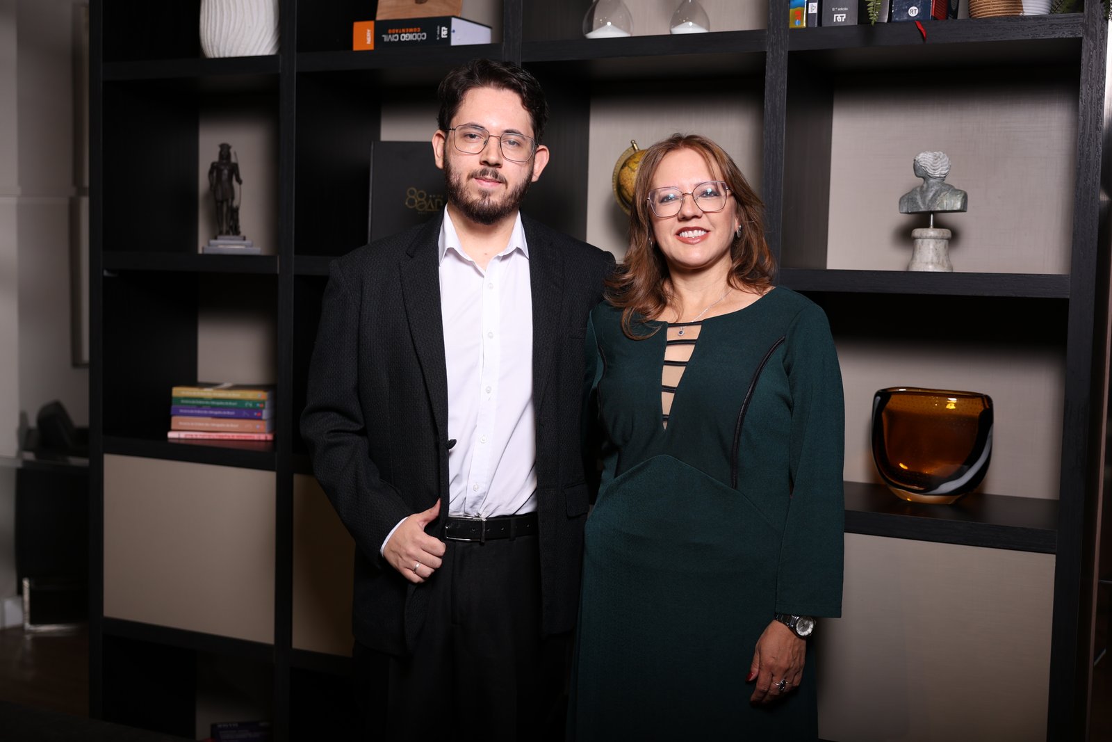 Sócios Durat Advogados - Dra. Mari Dalva Durat e Dr. João Gabriel Pereira